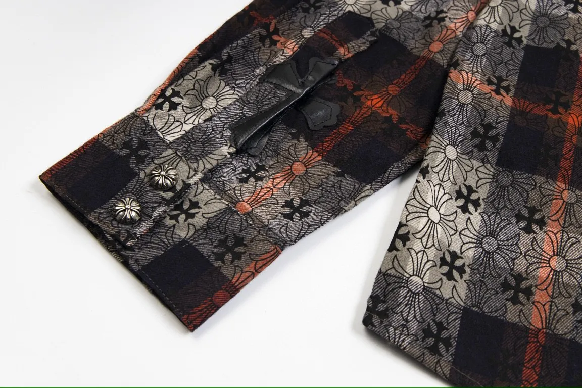 🅿️260 Chrome Hearts classic cashew flower cross all-over printed jacquard long-sleeved top couple casual shirt 1️⃣Customized original jacquard fabric, high-quality pure cotton jacquard plaid fabric, soft and comfortable to the touch, a very high-quality fabric! 2️⃣The details of the workmanship are perfectly controlled. The lining is made of vest hemming, and the cuffs are made of double cross leather labels. It is different from the ordinary version. The collar is also designed with interlining, which shows high-end fashion and personality. The style is fashionable, simple and elegant, and it is a very versatile jacket! 4⃣️Complete accessories, all customized with original versions! Same style for men and women Color: cashew red Size: S, M, L, XL